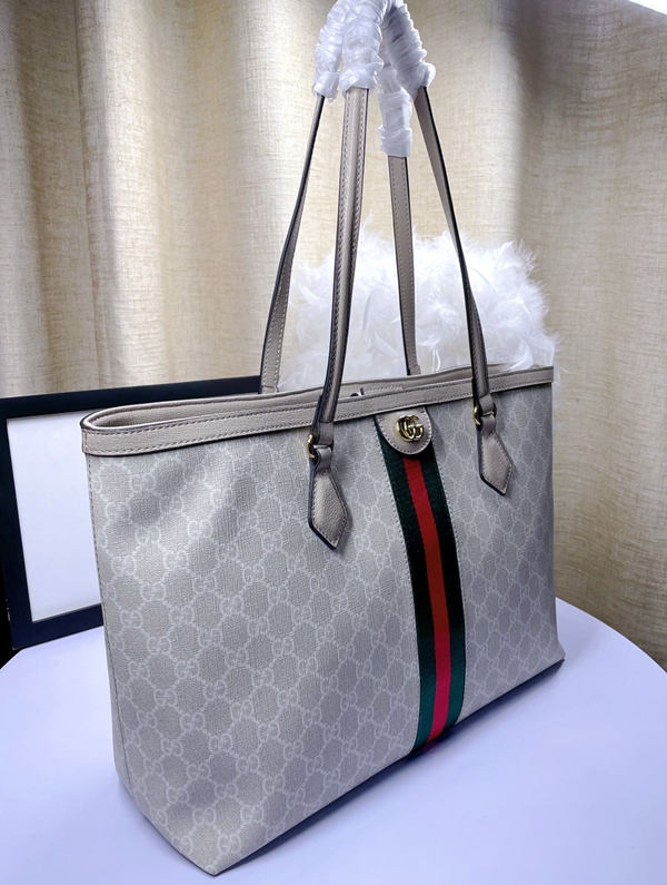 激安グッチバッグコピー背面デザイン